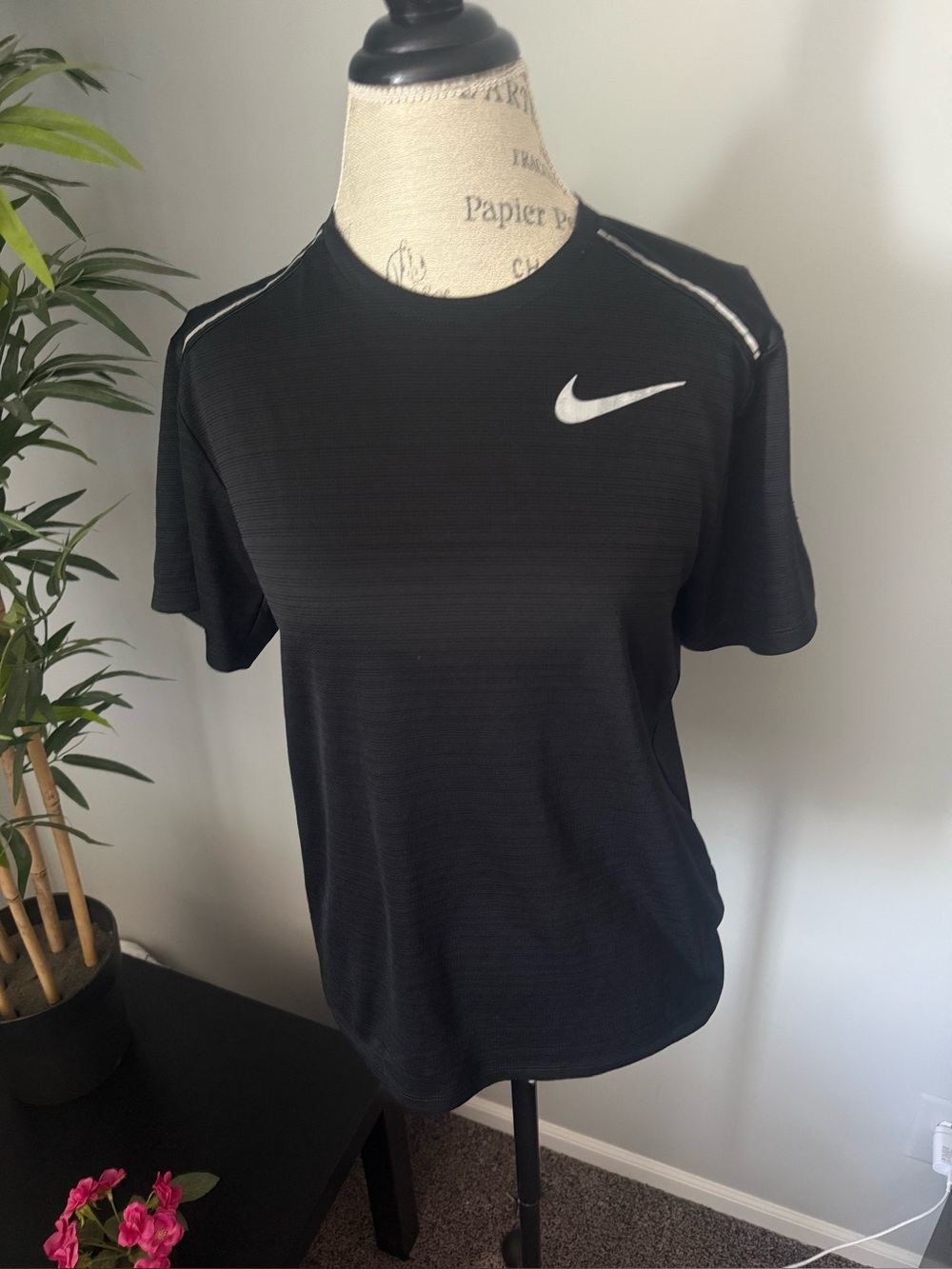 Nike Shirt Size Medium Men running Dry Fit Black